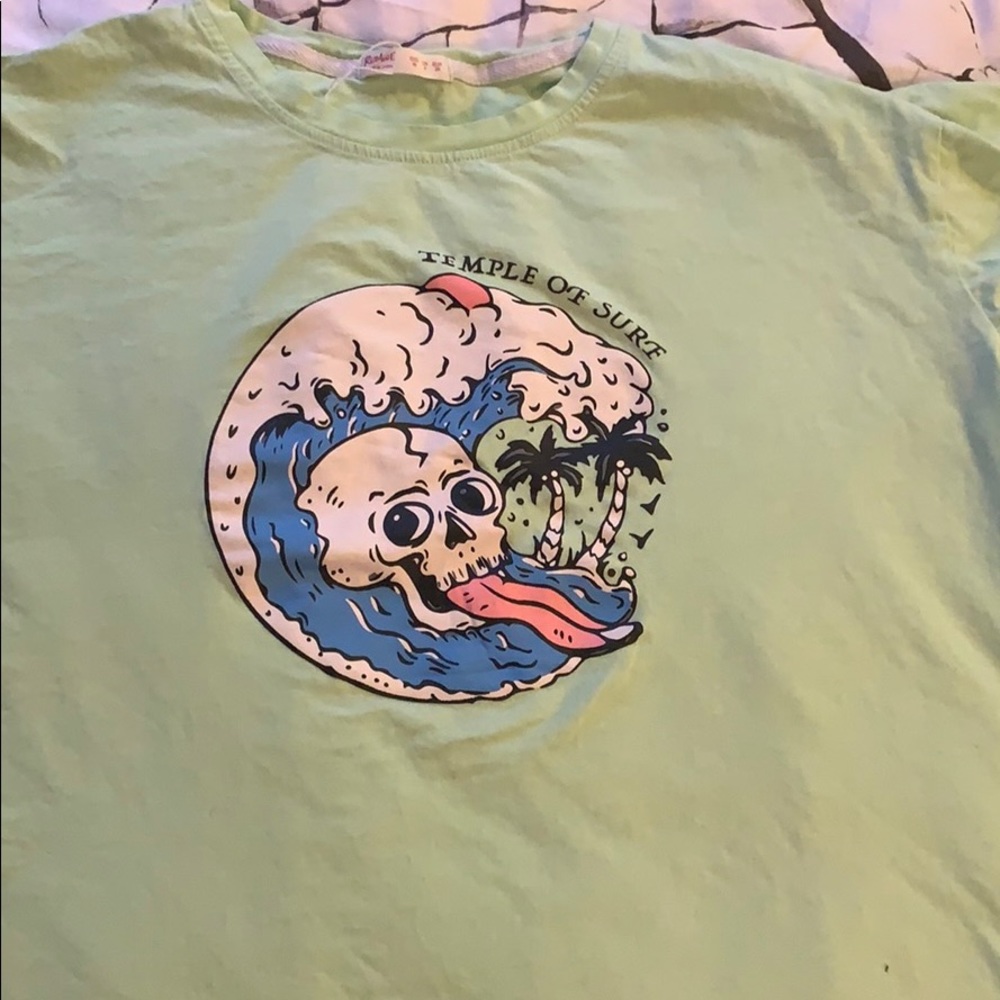 Green graphic t-shirt